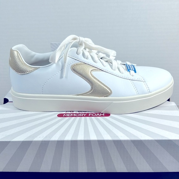 Sketchers Court Classic Size 8 NWT - Picture 1 of 15